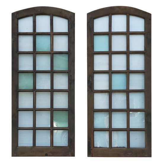 Two antiche porte di quercia del 17° secolo con porta a libro per finestre in legno