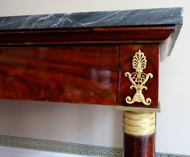 Grande consolle di epoca Impero in mogano, bronzo dorato e marmo blu Turchino - 129 cm