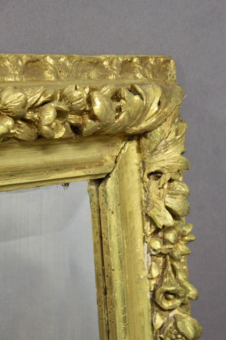 Important Miroir Louis XIV Richement Sculpté De Fleurs En Bois Doré