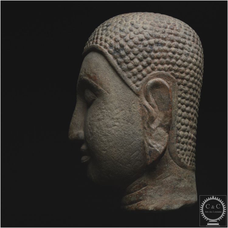 Ex Regno del Siam, scuola di Ayutthaya, XV-XVI secolo, Grande testa di Buddha in pietra
