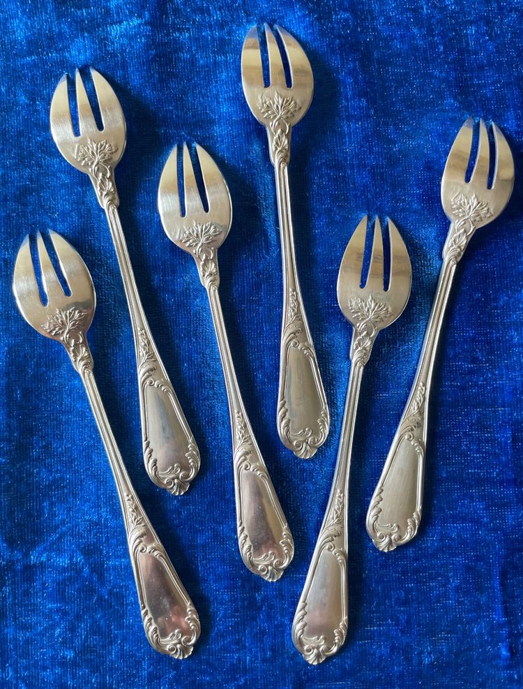 6 oyster forks.