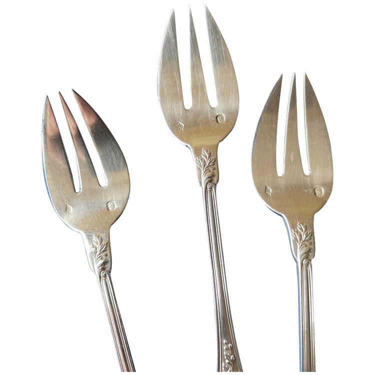 6 oyster forks.