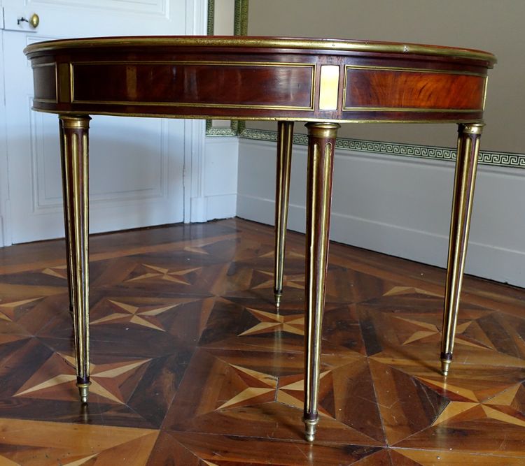 Mahogany half-moon game table / dining table, Louis XVI Directoire period - late 18th century
