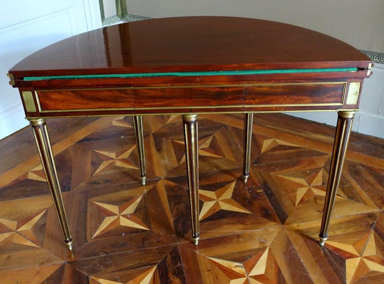 Mahogany half-moon game table / dining table, Louis XVI Directoire period - late 18th century