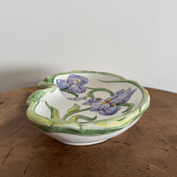 Barbotine iris cup Capodimonte 20th century