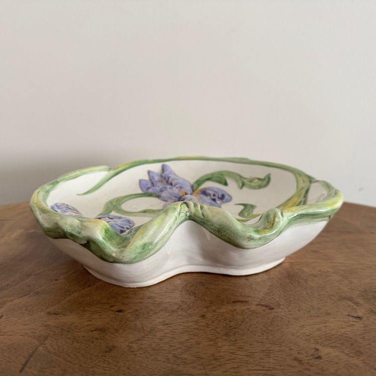Barbotine iris cup Capodimonte 20th century