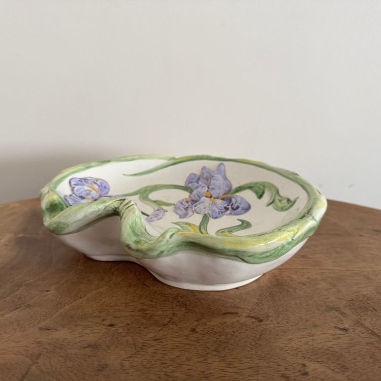 Barbotine iris cup Capodimonte 20th century