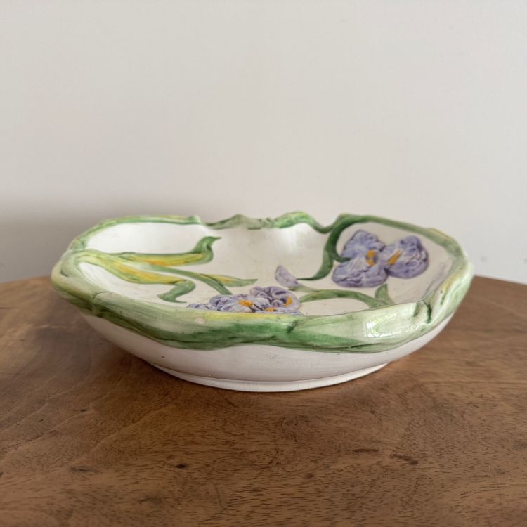 Barbotine iris cup Capodimonte 20th century