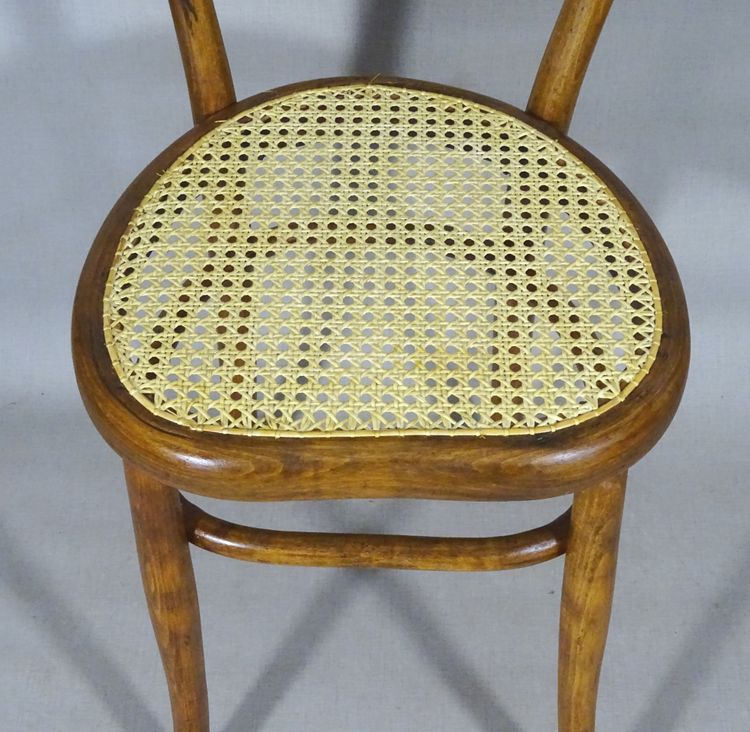 Sedia N°28 "cuore" bistrot, in legno curvato - No Thonet - 1890 -