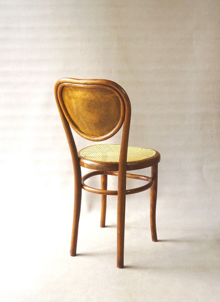 Sedia N°28 "cuore" bistrot, in legno curvato - No Thonet - 1890 -