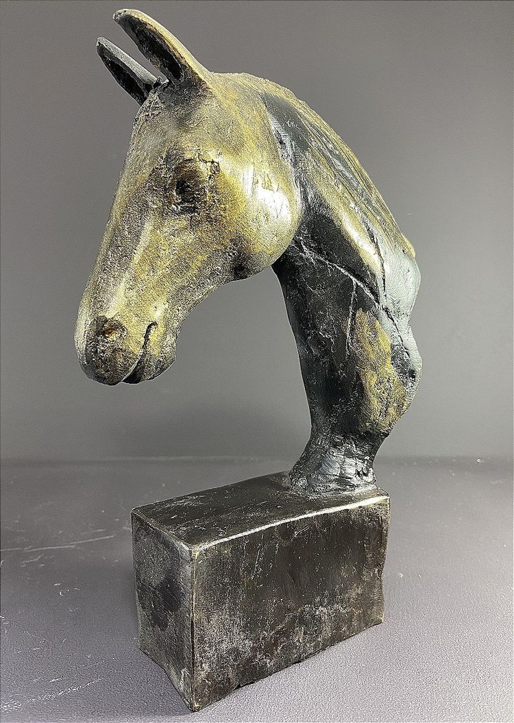 France, Ravissant Bronze Figurant Une Tête De Cheval, 1970.