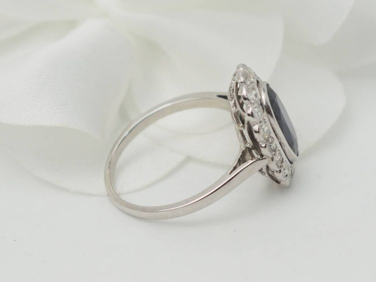 Bague Pompadour en or blanc, saphir et diamants