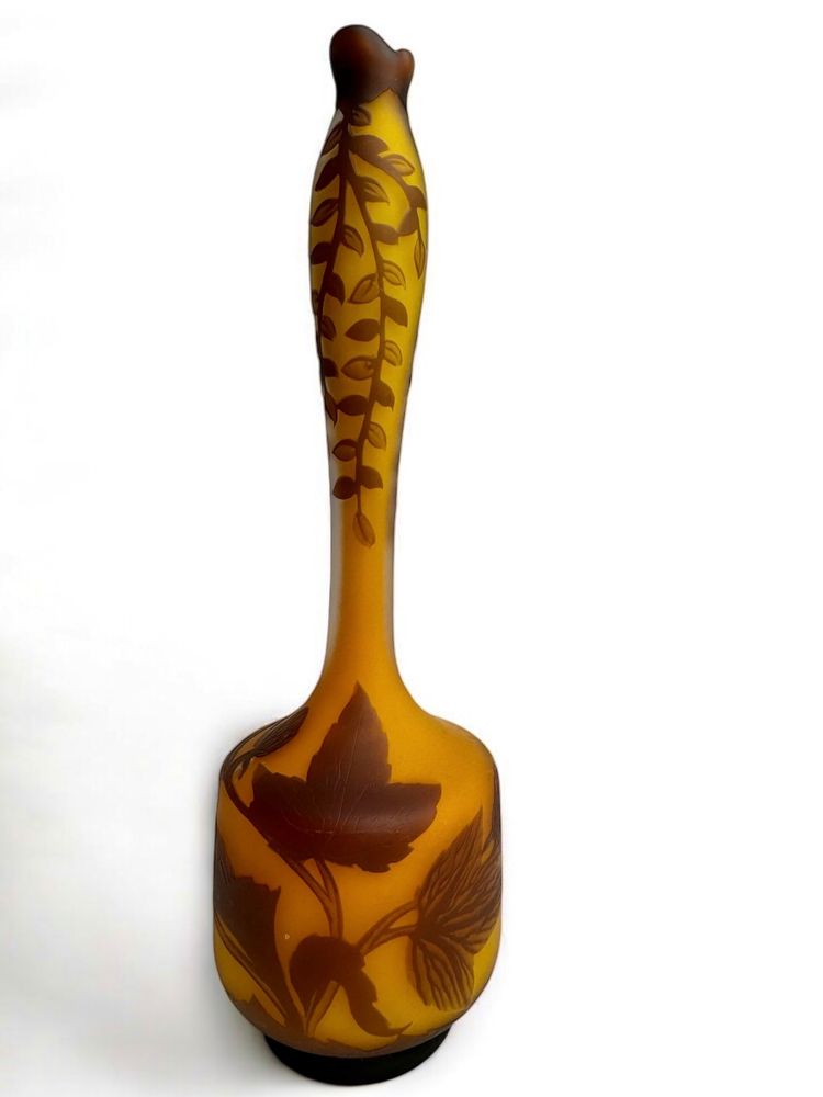 Richard - Soliflore Vase with Wild Hop Design