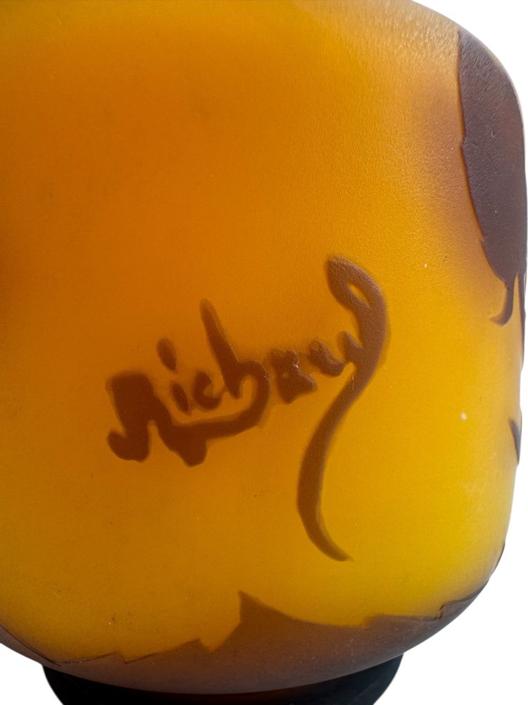 Richard - Soliflore Vase with Wild Hop Design