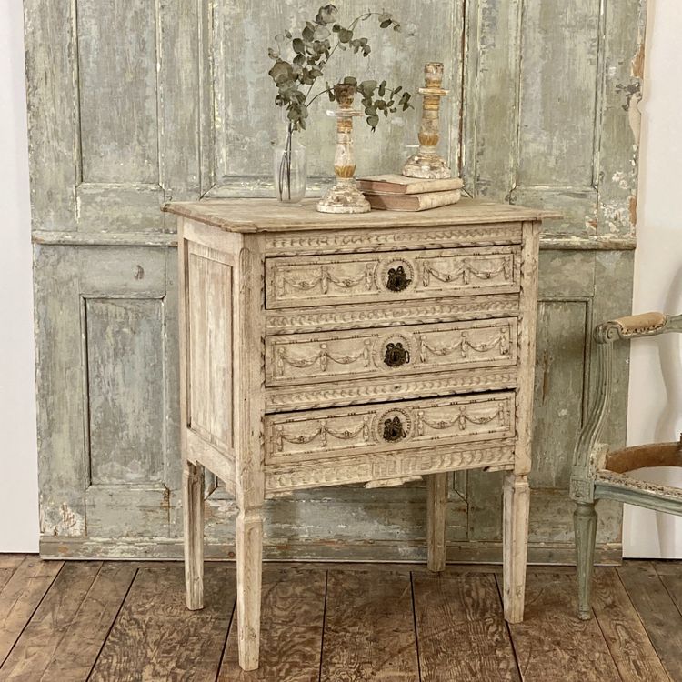 Petite commode Louis XVI 