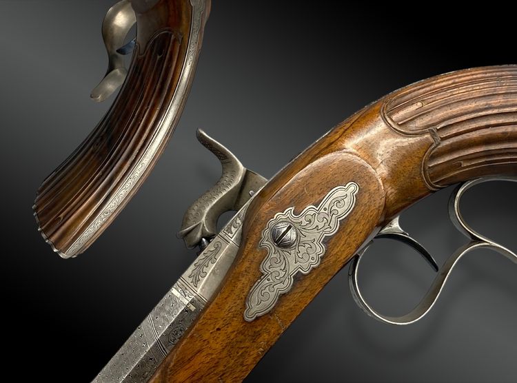 Box containing a PAIR OF PISTOLS signed LASSENCE - RONGE A LIEGE Belgium - XIXth century