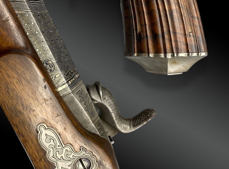 Box containing a PAIR OF PISTOLS signed LASSENCE - RONGE A LIEGE Belgium - XIXth century