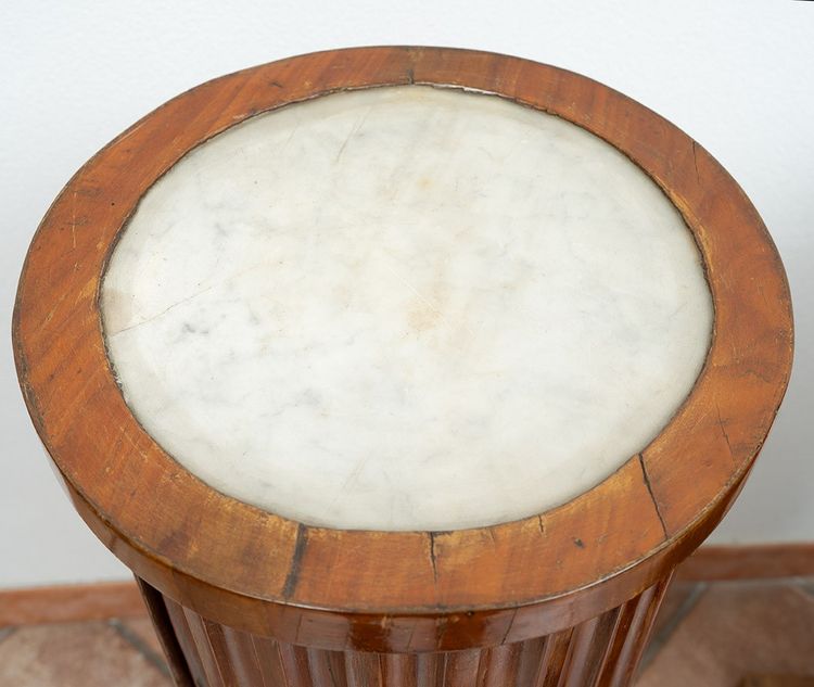Pair of antique cherry columns with white marble top. Naples, 19th century.