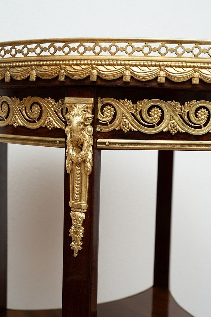 Table ancienne Napoléon III, France, XIXe siècle.