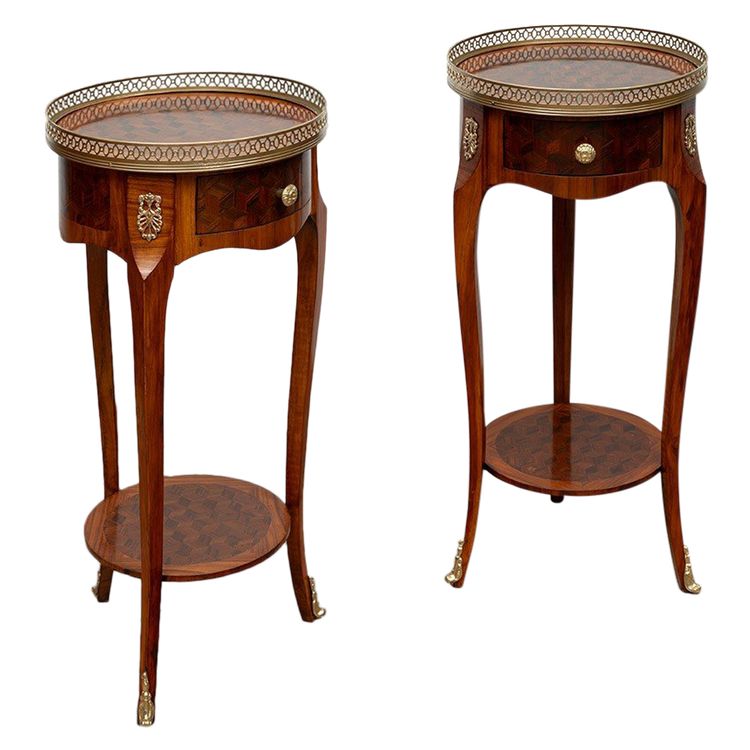 Paire de tables basses anciennes françaises, début XXe siècle.
