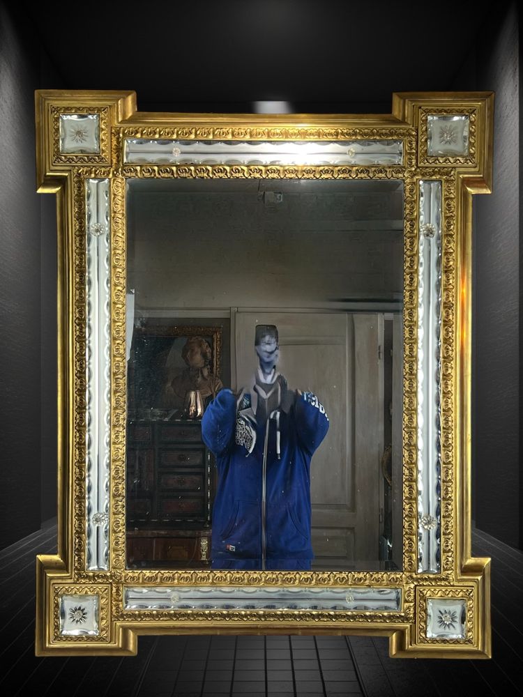 MIROIR ANCIEN DU XIXe EN BOIS DORÉ ENTOURÉ DE BAGUETTES DE MIROIRS OPAQUES