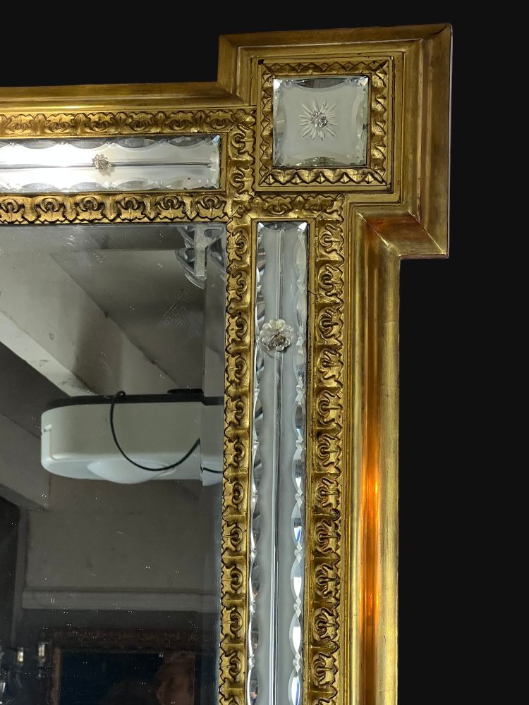 MIROIR ANCIEN DU XIXe EN BOIS DORÉ ENTOURÉ DE BAGUETTES DE MIROIRS OPAQUES