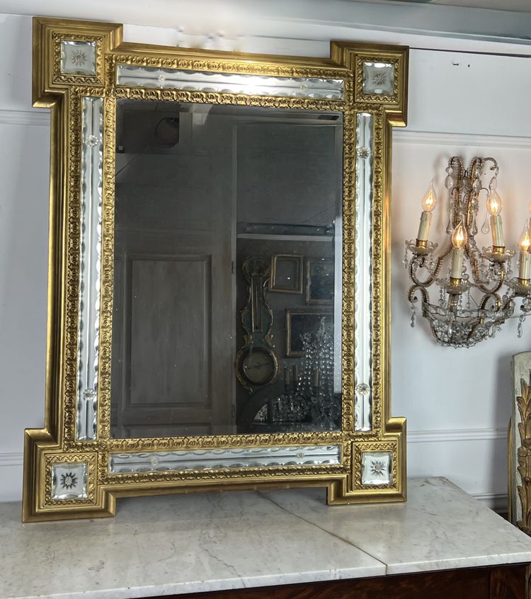 MIROIR ANCIEN DU XIXe EN BOIS DORÉ ENTOURÉ DE BAGUETTES DE MIROIRS OPAQUES