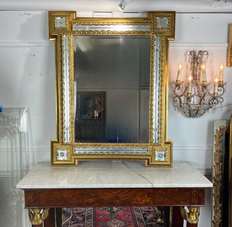 MIROIR ANCIEN DU XIXe EN BOIS DORÉ ENTOURÉ DE BAGUETTES DE MIROIRS OPAQUES