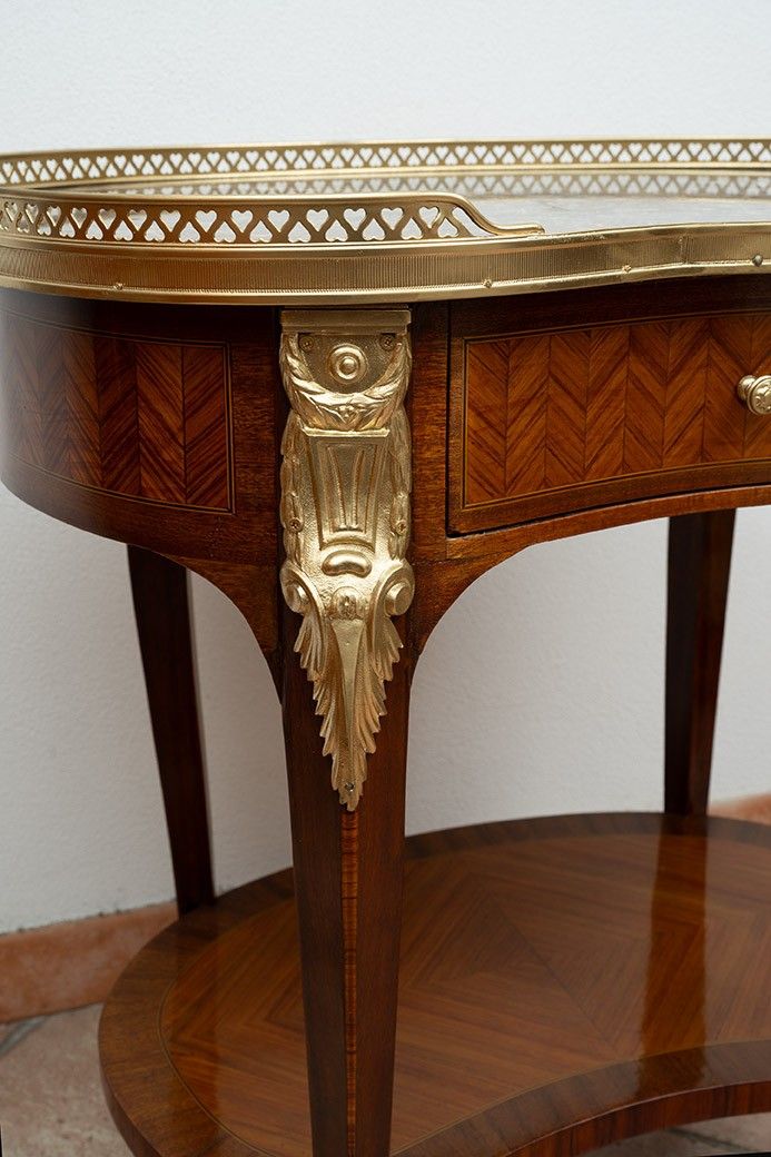 Table basse ancienne française du 19ème siècle.