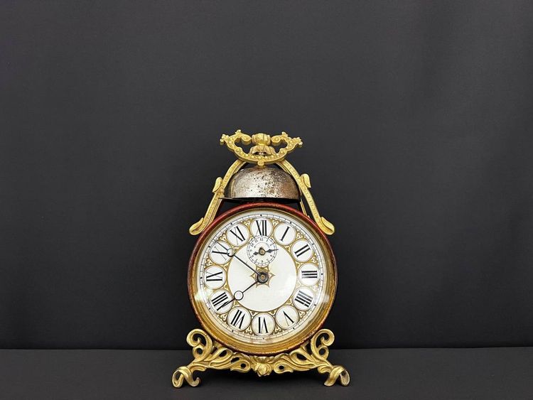 French mechanical alarm clock in red lacquer Chinoiserie, late 19th century