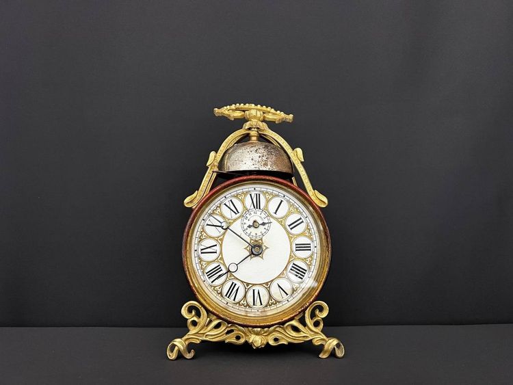 French mechanical alarm clock in red lacquer Chinoiserie, late 19th century