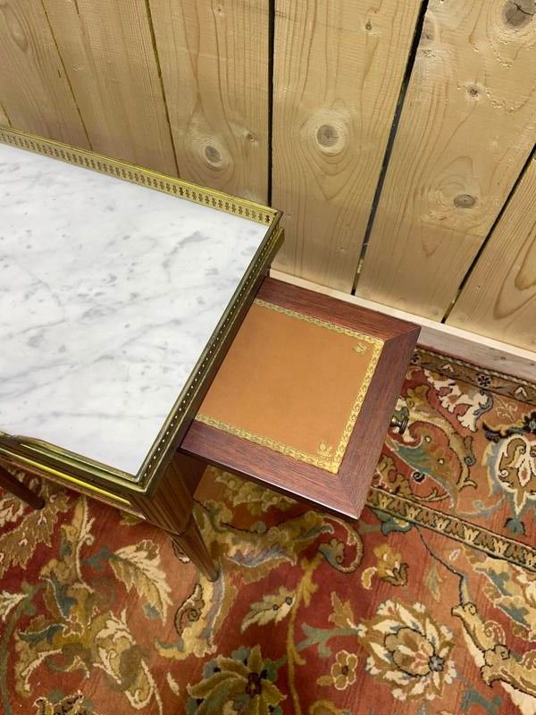 Paire de tables de chevets style Louis XVI avec tirette