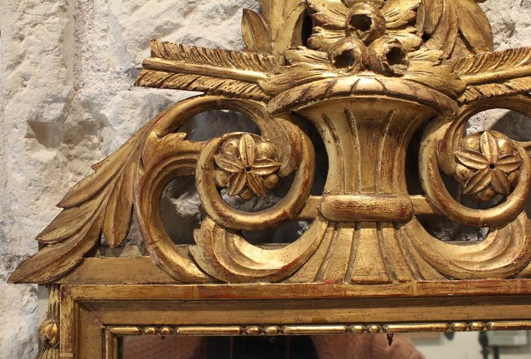 Miroir à fronton en bois doré style Louis XVI 19ème siècle