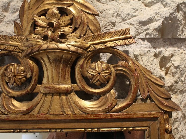 Miroir à fronton en bois doré style Louis XVI 19ème siècle