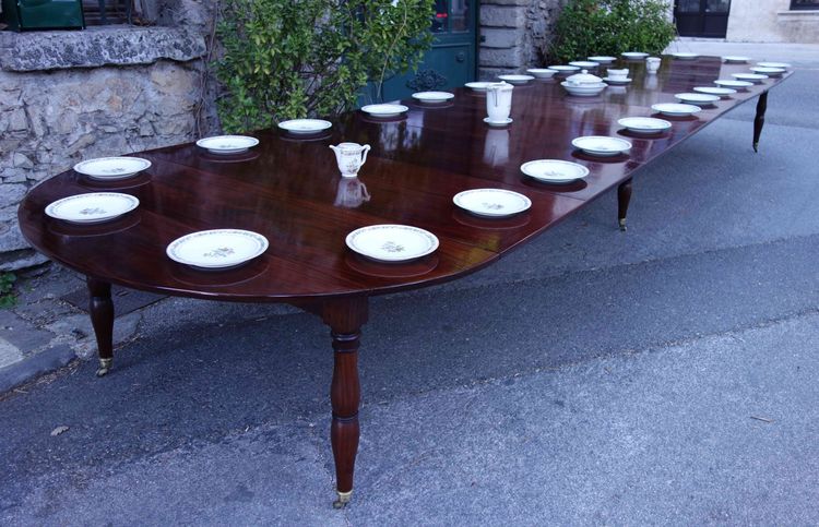 Importante table de banquet Empire en acajou, 6 mètres