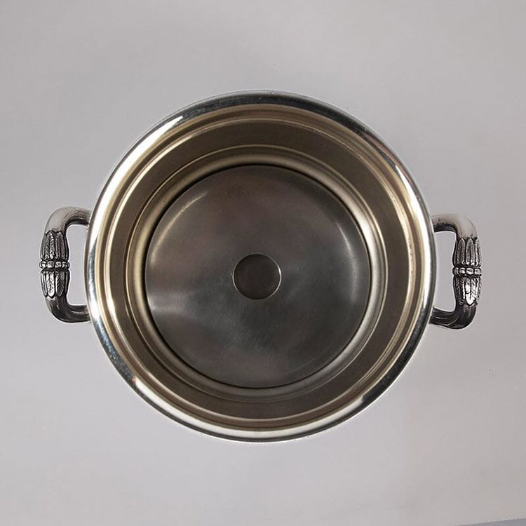 1950 Splendido secchiello per champagne o ghiaccio di Christofle in argento placcato. Prodotto in Francia