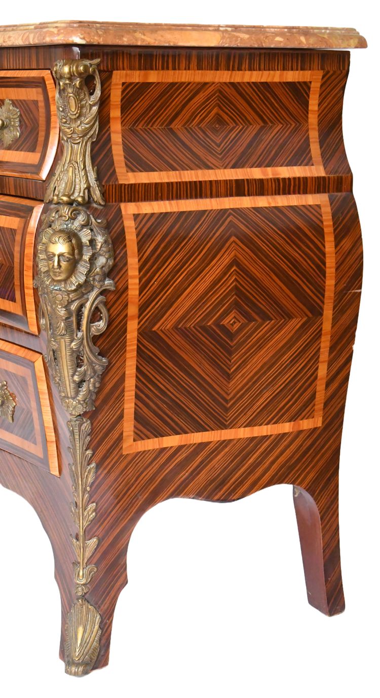 Cassettone in stile Luigi XV in intarsio con decorazione a spagnoletta