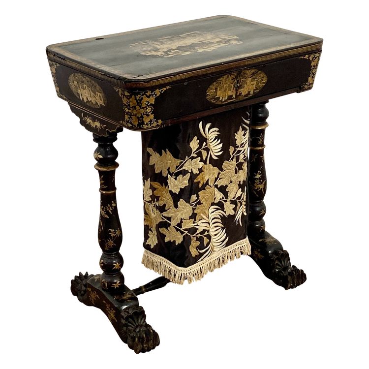Table à ouvrage en laque de chine XIX
