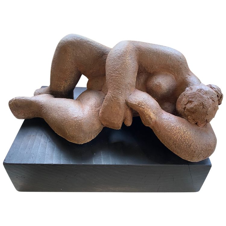 Scultura in terracotta. Nudo femminile reclinato. Scuola francese del XX secolo.