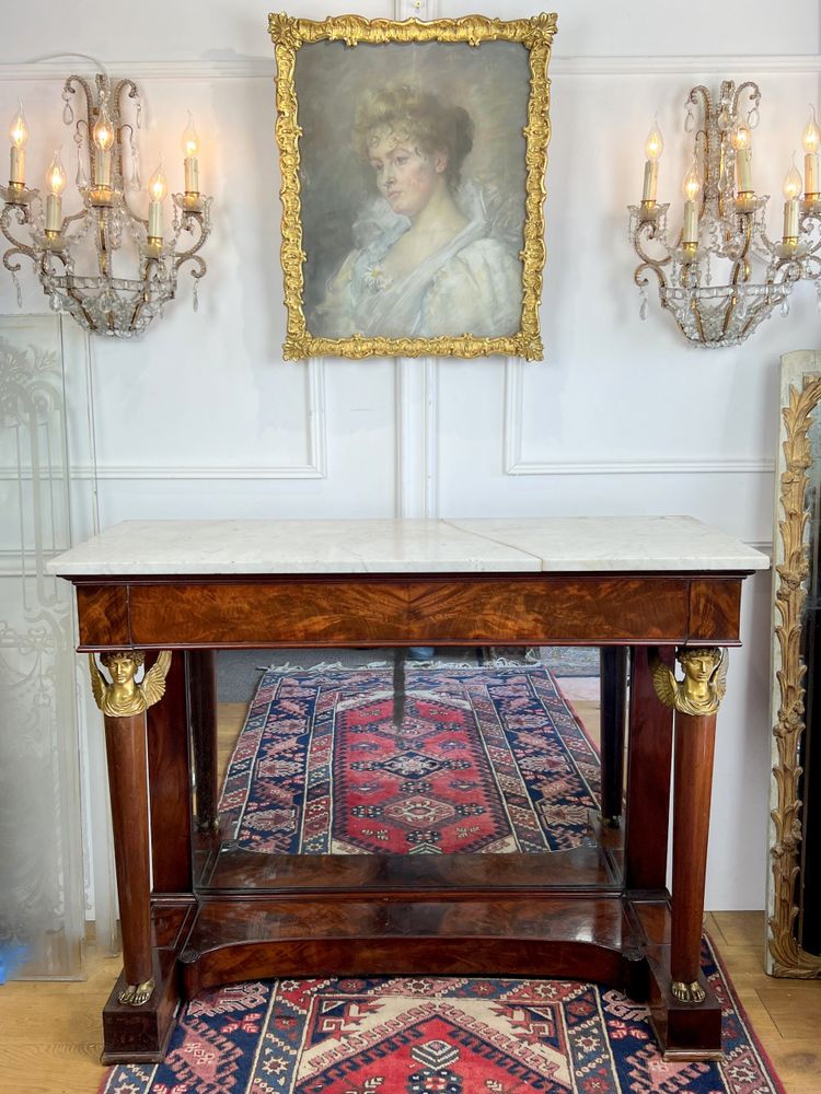 CONSOLE DI EPOCA IMPERO IMPIALLACCIATA IN MOGANO E BRONZO DORATO CON PIANO IN MARMO