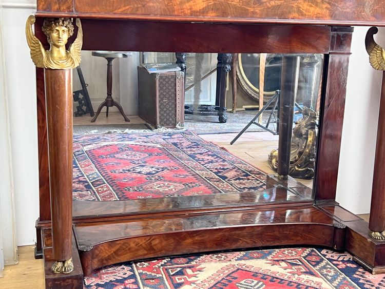CONSOLE DI EPOCA IMPERO IMPIALLACCIATA IN MOGANO E BRONZO DORATO CON PIANO IN MARMO