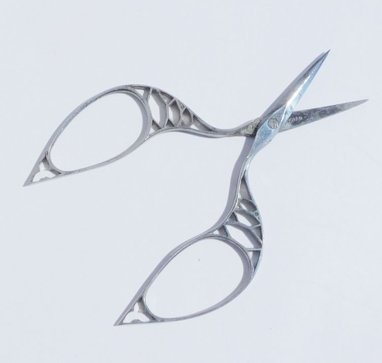 Stickschere Spitze aus Stahl Signiert "Krieg" Anfang 19. Jahrhundert notwendig Nähen
