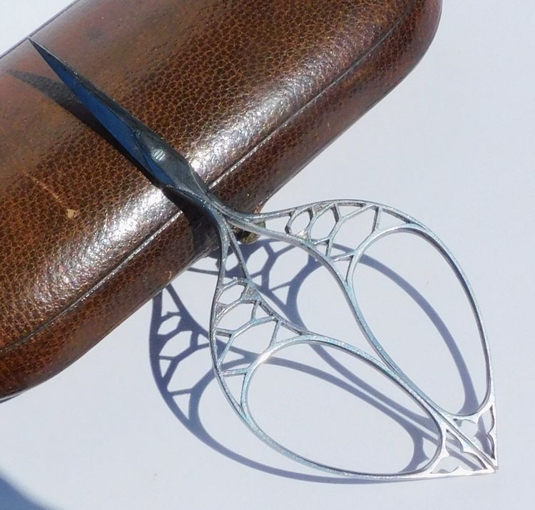 Stickschere Spitze aus Stahl Signiert "Krieg" Anfang 19. Jahrhundert notwendig Nähen
