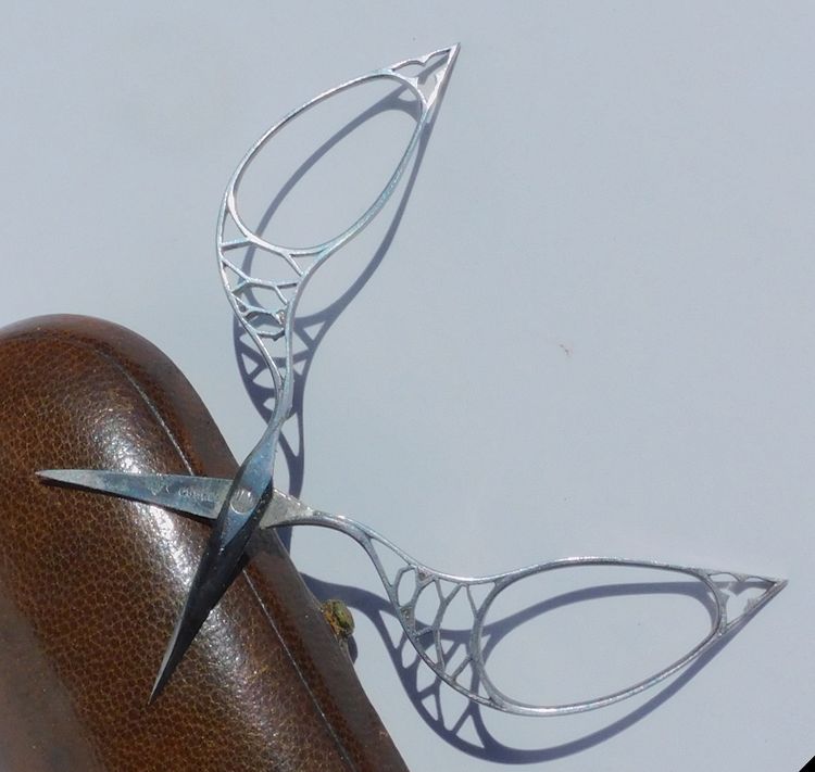 Stickschere Spitze aus Stahl Signiert "Krieg" Anfang 19. Jahrhundert notwendig Nähen
