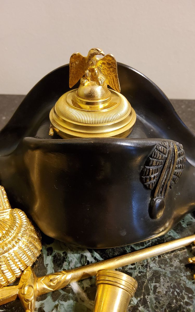 Tintenfass "Napoleon I." aus vergoldeter Bronze, patiniert und Marmor XIX.