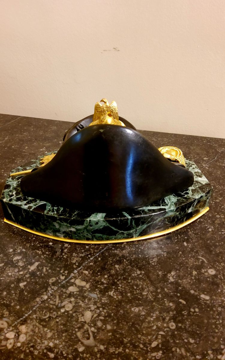 Tintenfass "Napoleon I." aus vergoldeter Bronze, patiniert und Marmor XIX.