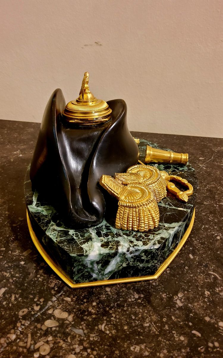 Tintenfass "Napoleon I." aus vergoldeter Bronze, patiniert und Marmor XIX.
