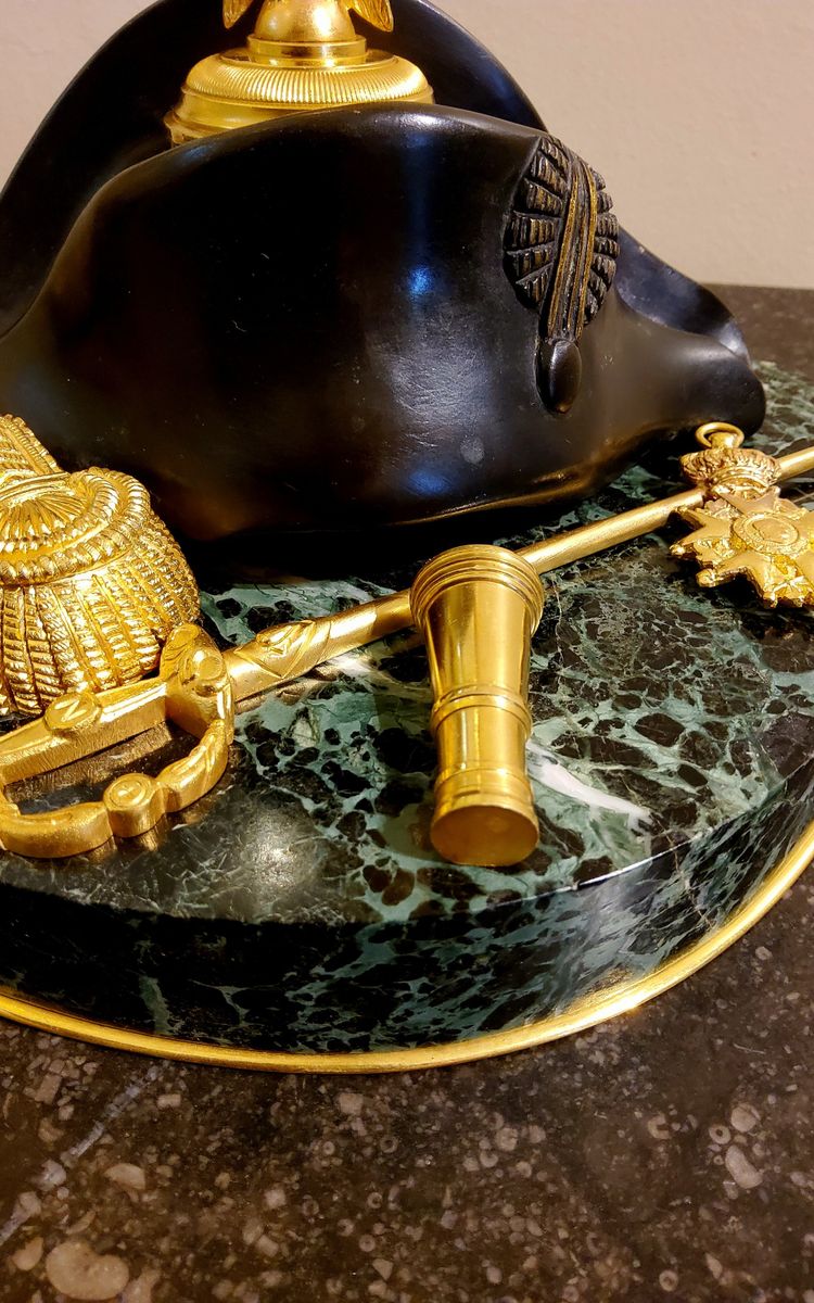 Tintenfass "Napoleon I." aus vergoldeter Bronze, patiniert und Marmor XIX.