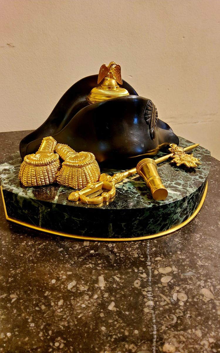 Tintenfass "Napoleon I." aus vergoldeter Bronze, patiniert und Marmor XIX.