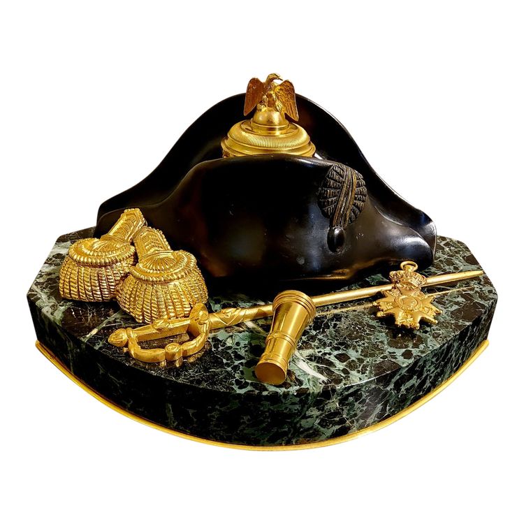 Tintenfass "Napoleon I." aus vergoldeter Bronze, patiniert und Marmor XIX.